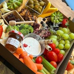 Medium Vegetarian Charcuterie Box